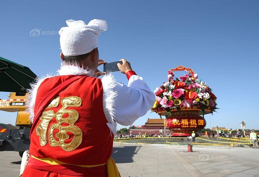 慶十一迎國(guó)慶，大型鋼結(jié)構(gòu)花籃亮相天安門廣場(chǎng)