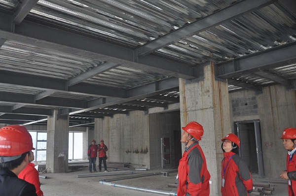 鋼結(jié)構(gòu)和混凝土建筑，對(duì)比一下就知道哪個(gè)適合建廠房